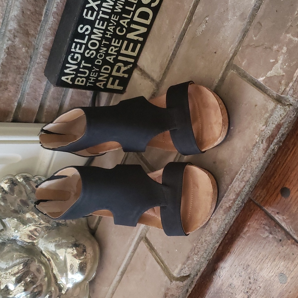 Adrienne Vittadini Tricia Wedge Size 9 - Picture 3 of 13